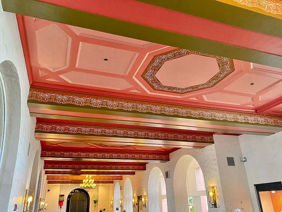 Altbauwohnung renovieren: Stuck restaurieren, Dielen aufarbeiten und Charme bewahren