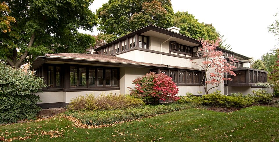 Markisen und Sonnensegel: welcher Schutz passt zum Haus