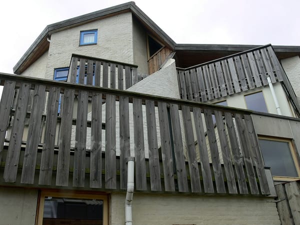 Holzterrasse selbst bauen: Planung, Materialien und Aufbau Schritt für Schritt