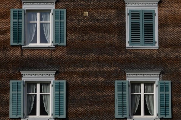 Sommerlicher Wärmeschutz: So bleibt die Wohnung 2026 auch ohne Klimaanlage kühl