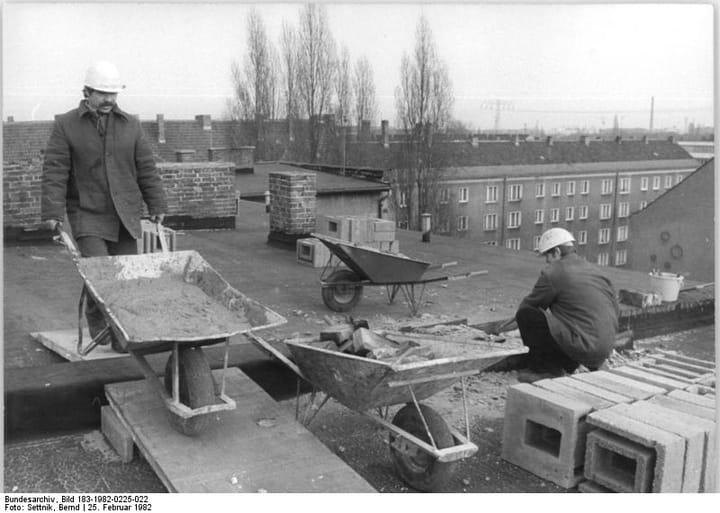 Nachhaltig heizen: Pelletofen, Wärmepumpe und Fernwärme